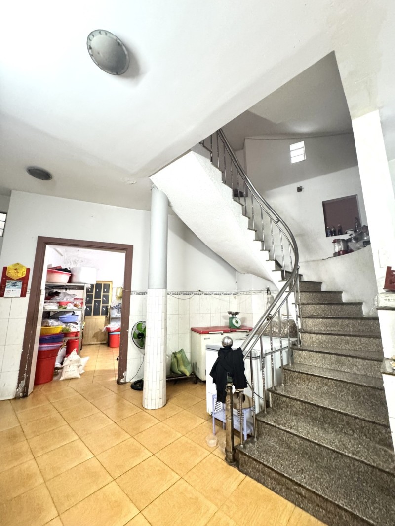 Bán nhà Phường Thủ Đức, đường Hồ Văn Tư, 110m2, 3 tầng, 4PN, sổ hồng, giá 5.7 tỷ. LH: 0933125879 - Ảnh 1